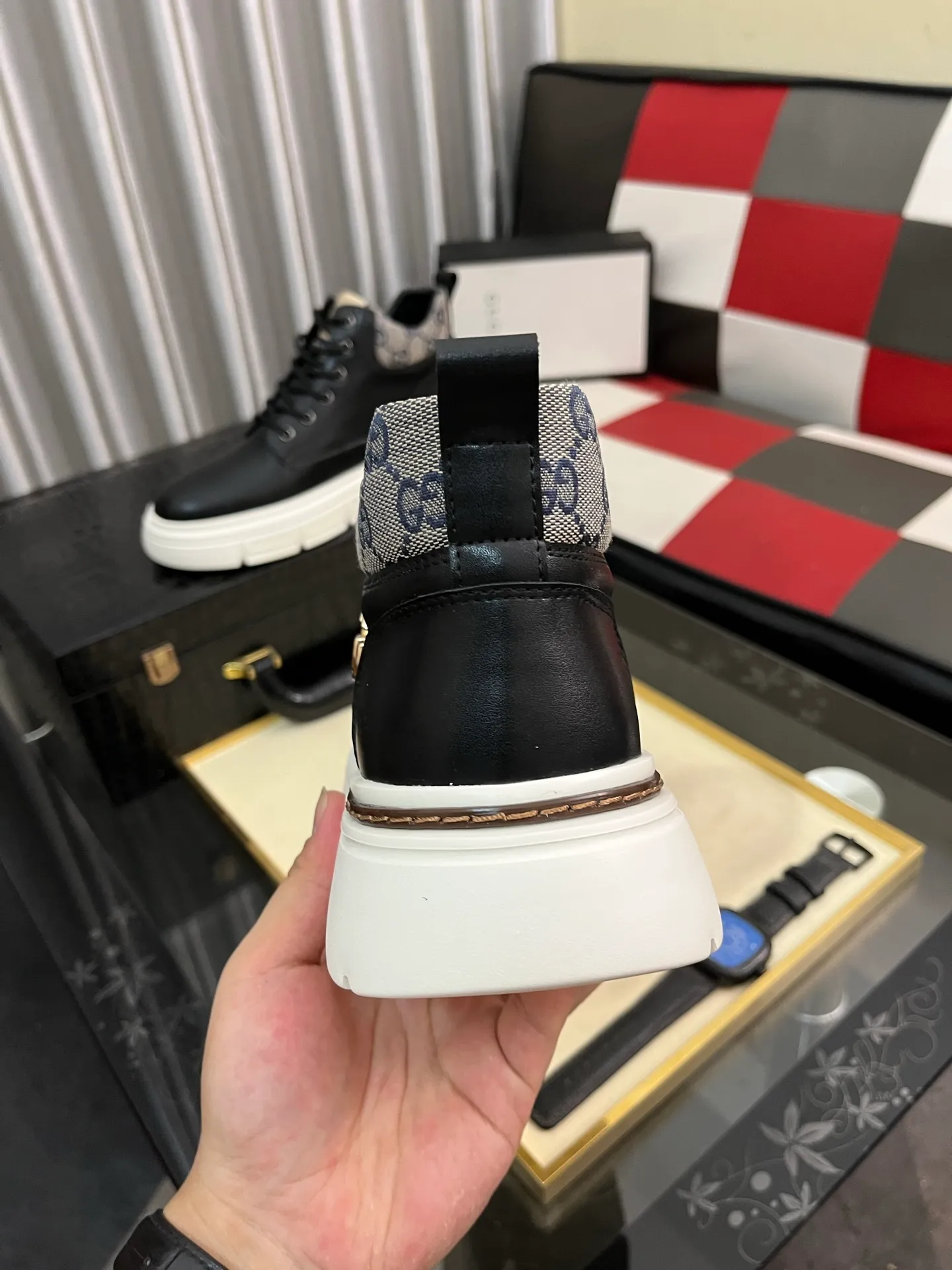Men's shoes💰440⌚️⌚️[GUCCI] Gucci men's casual shoes are absolutely popular🔥The ultimate matching item for trendy men! The charm of super texture is irresistible, the main recommendation, the flower leather color is bright! The upper is made of high-quality cowhide + breathable fabric, sheepskin feet, wear-resistant rubber sole, noble and elegant! Extremely comfortable🎁🎁You can be as handsome as you want💪 38-442️⃣colors available